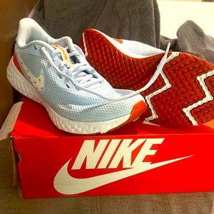 Barely worn Nike shoes 👟